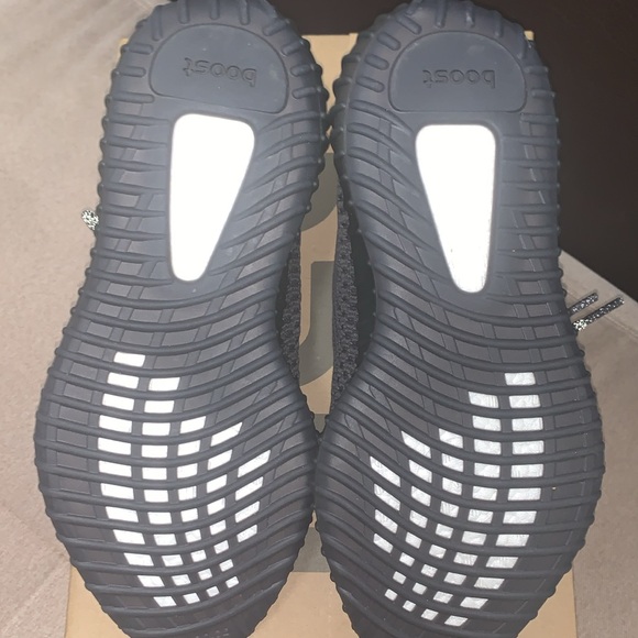 Adidas Yeezy Boost 350 V2 Static Black (Reflective) - Picture 6 of 8
